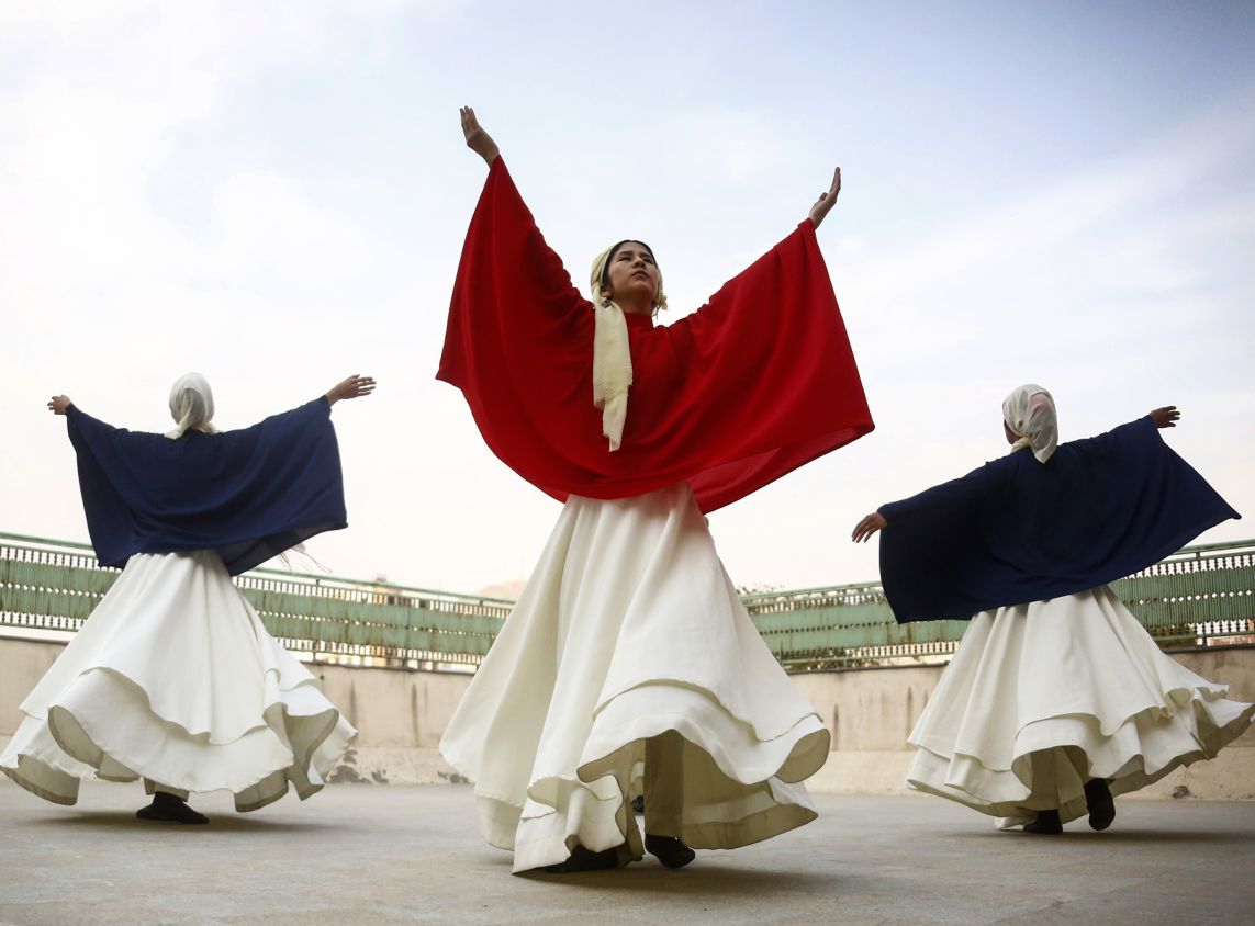 Vrouwen dansen in Afghanistan - fotograaf Nilofar Zamani