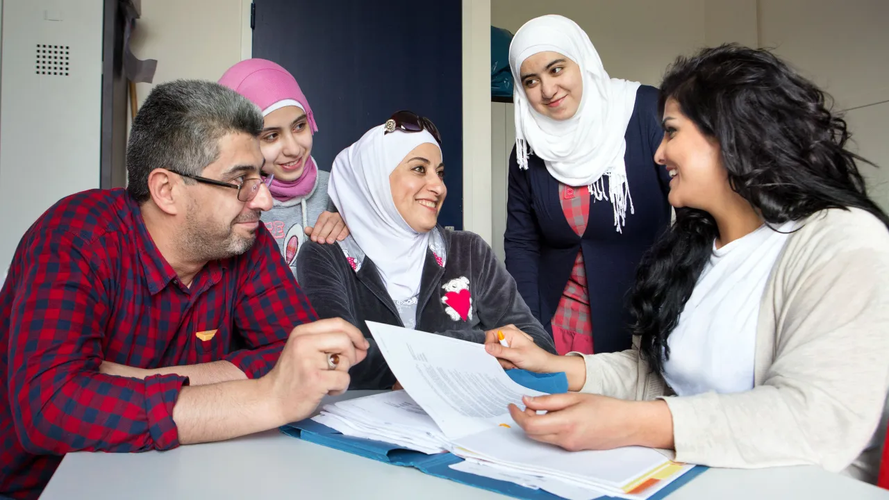 Vluchtelingen worden geholpen tijdens project Eurowijzer