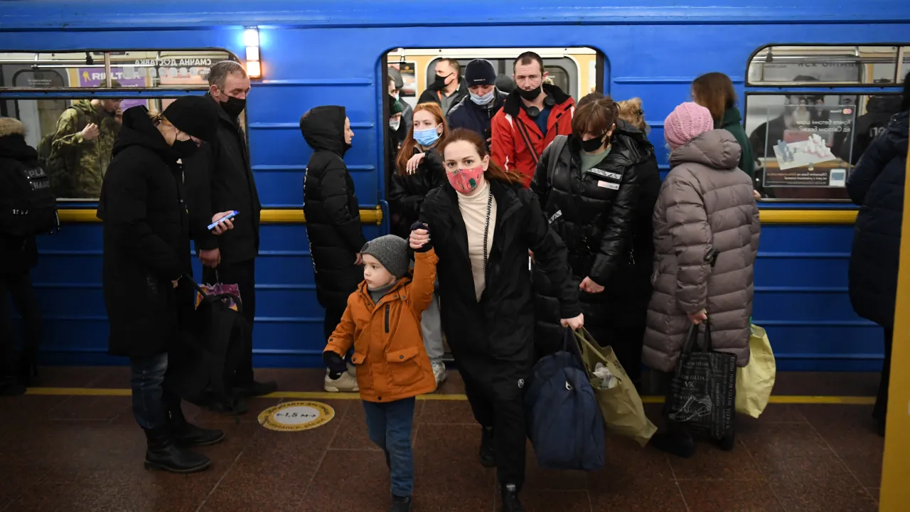 Oekraïners verlaten hoofdstad Kiev