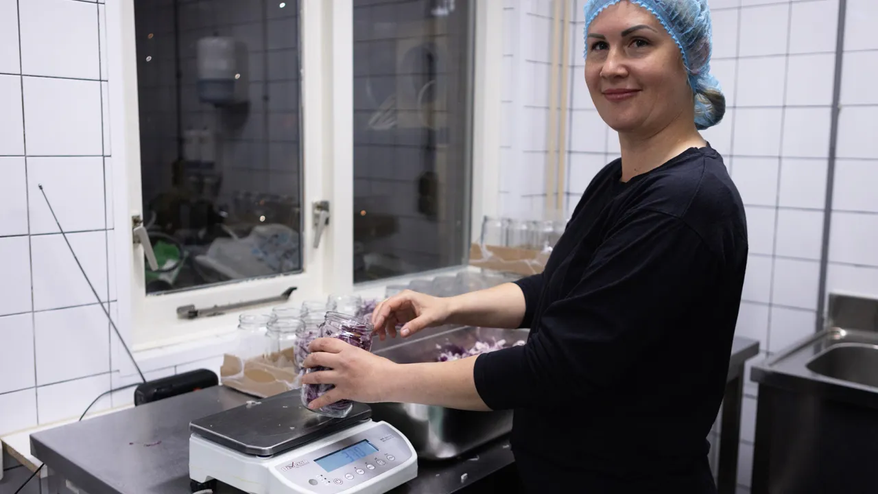 Arbeidsparticipatieproject Anna op haar werkplek