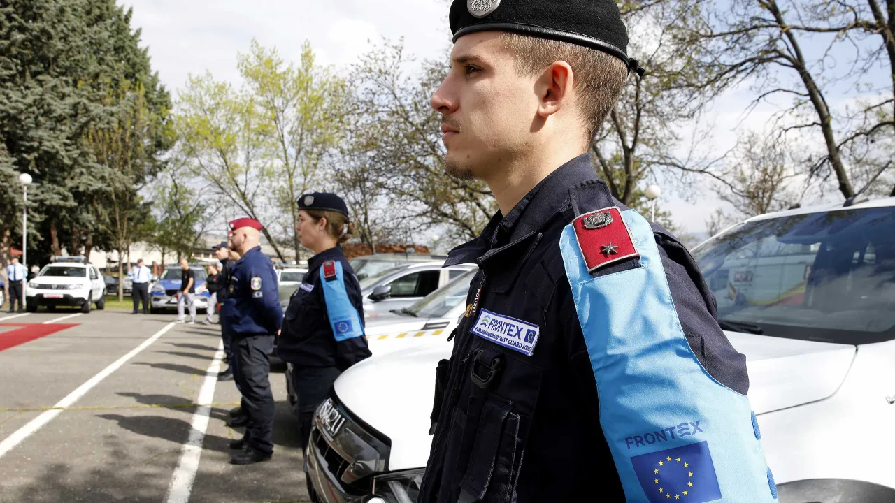 Een medewerker van Frontex