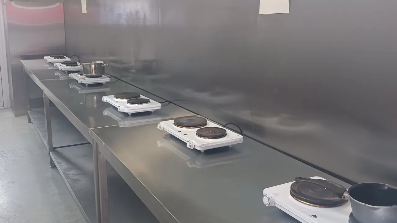 Een kooktoestel in een noodopvang