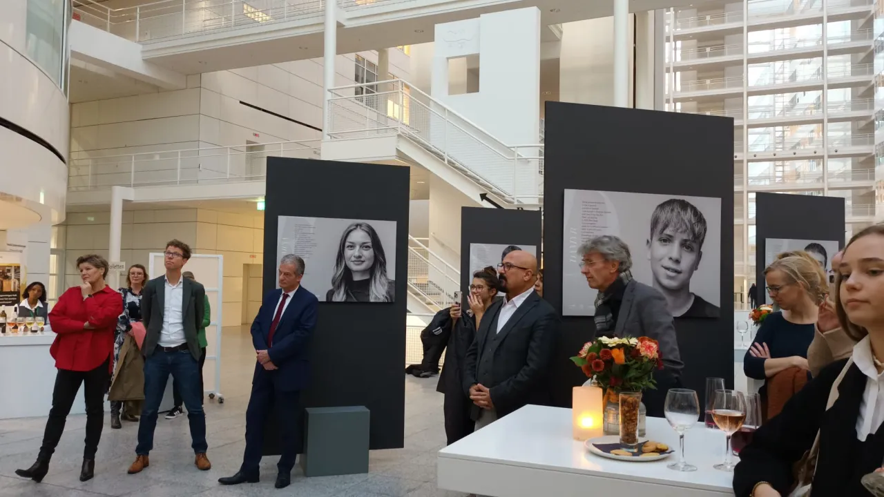 Opening expositie jonge vluchtelingen in Den Haag