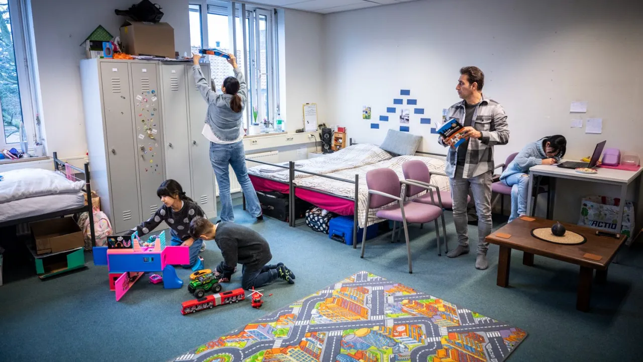 Familie in hun kamer in de noodopvang in Schijndel