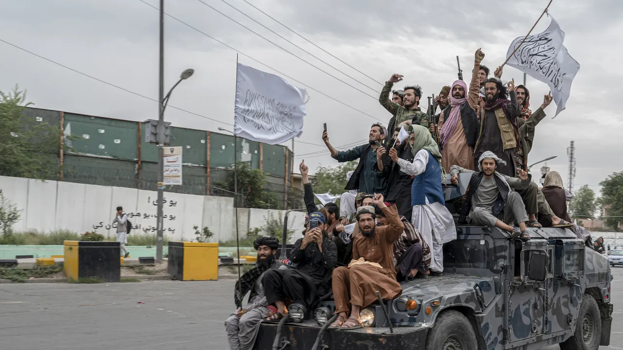 De Taliban, een jaar na de inname van Kabul