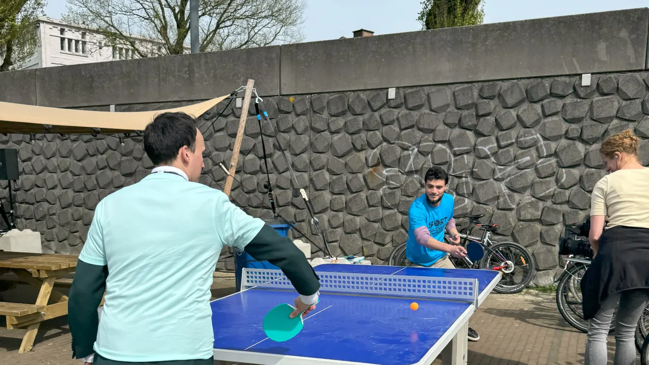 Arnhemse wethouder Smeulders tafeltennist op sportboulevard