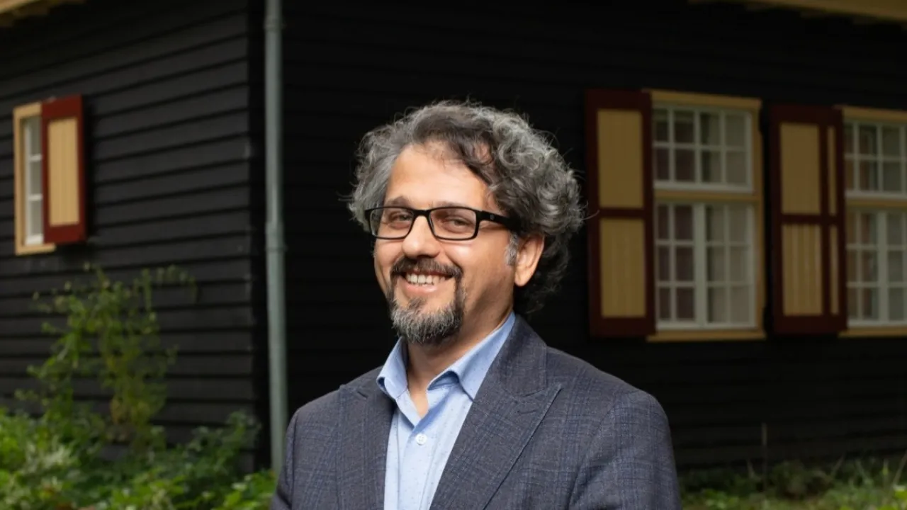 Orhan is vrijwilliger bij VluchtelingenWerk