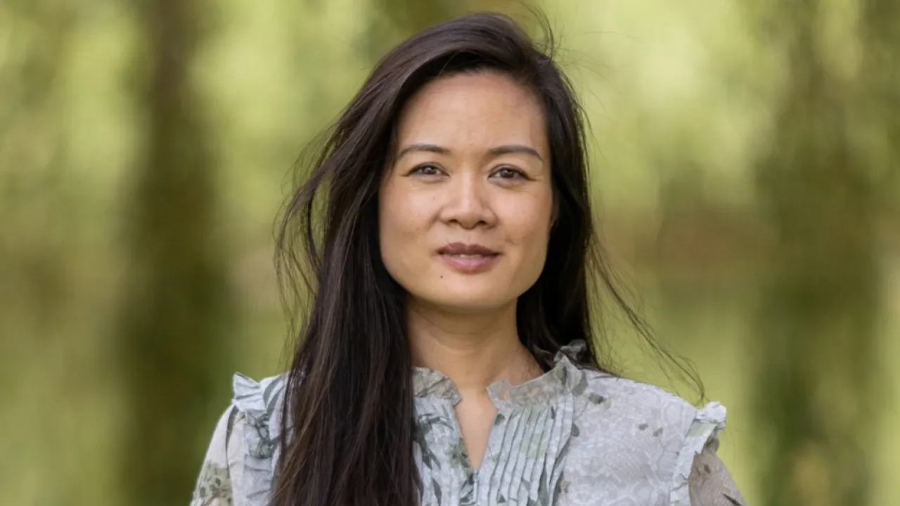 Tram Anh laat na aan vluchtelingen