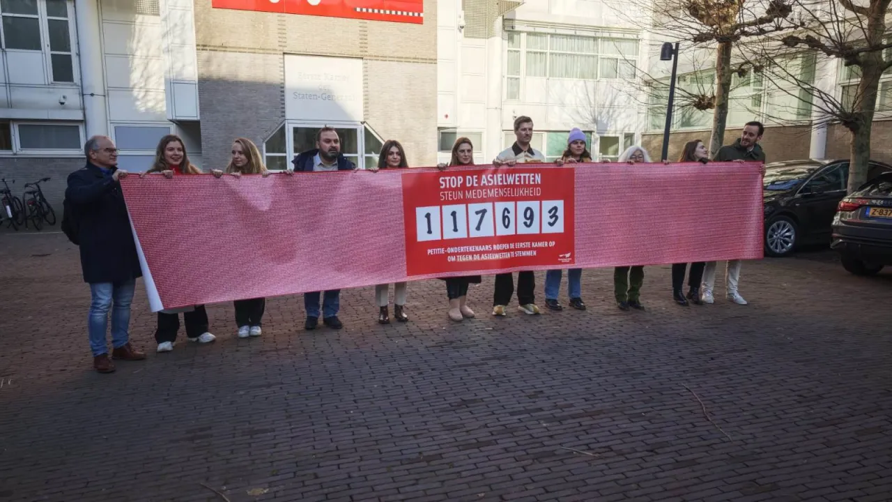 Aanbieding petitie eerste kamer