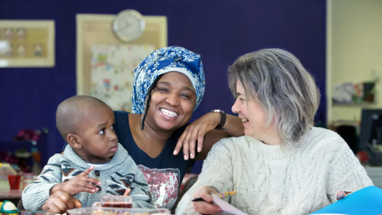 Vrouw krijgt maatschappelijke begeleiding van VluchtelingenWerk