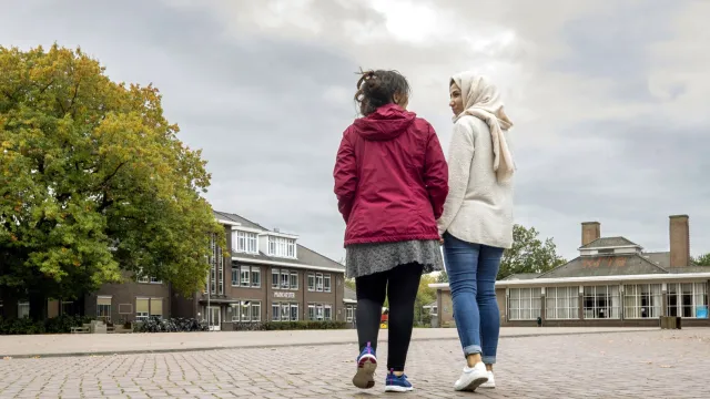 Twee vrouwen azc Weert