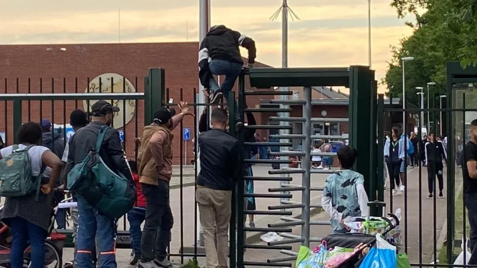 Foto van gesloten hekken Ter Apel