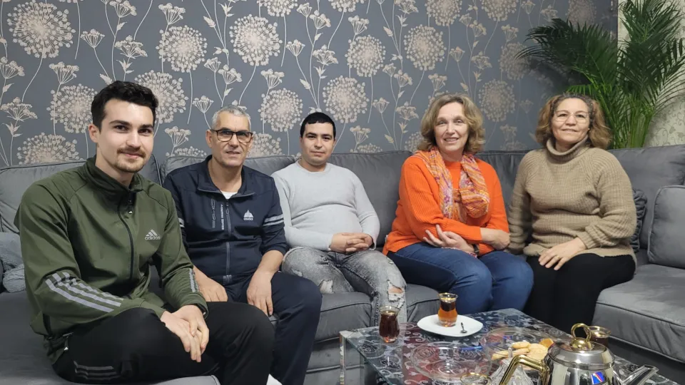 Budgetcoach Karen Buurman bij de familie Hussein