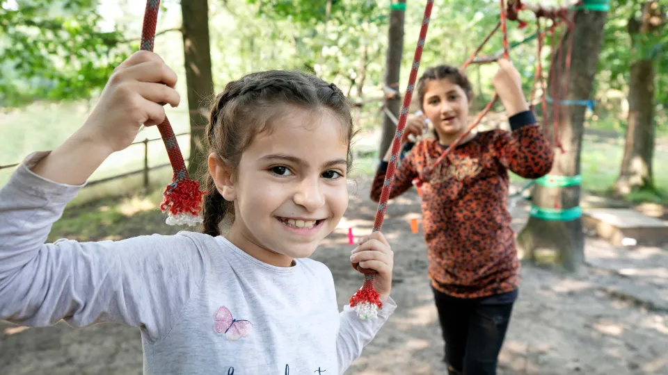 Kinderen spelen tijdens de kindervakantieweken