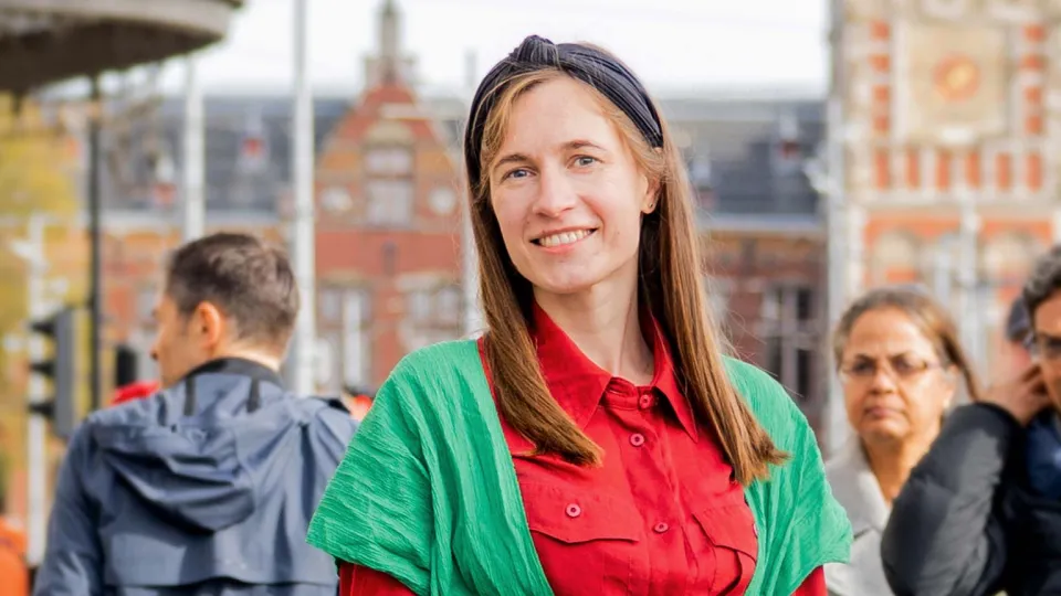 Yulia op de Damstraat in Amsterdam 