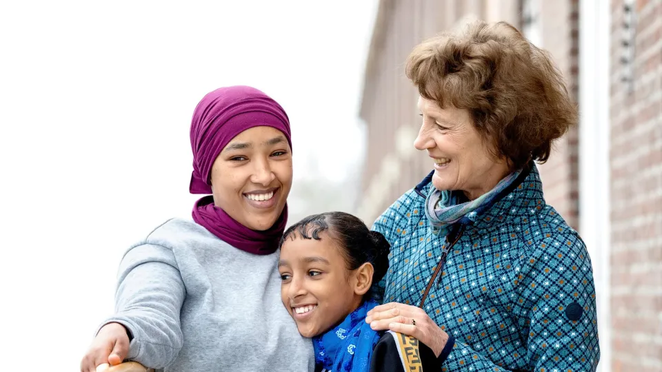 Vrijwillig taalmaatje ontmoet cliënte met dochter