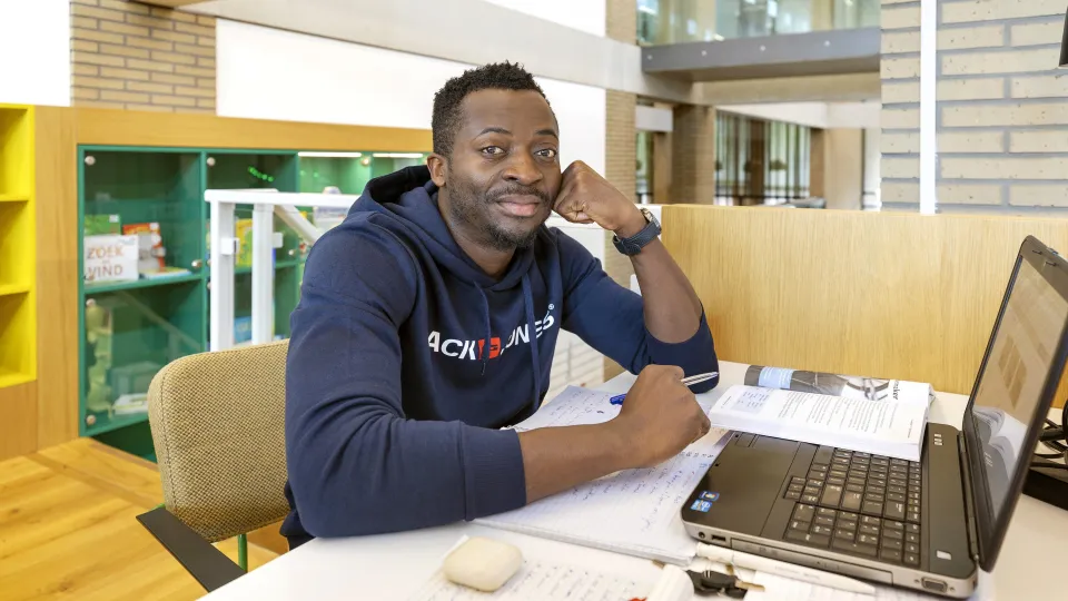 Man in azc Ridderwijk