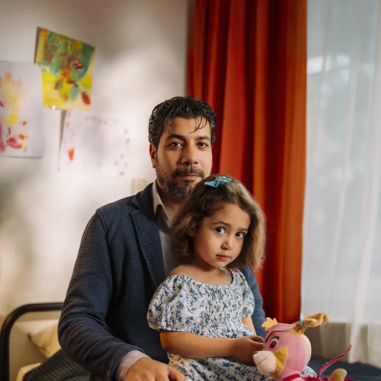 De Palestijnse Nizar met zijn dochter