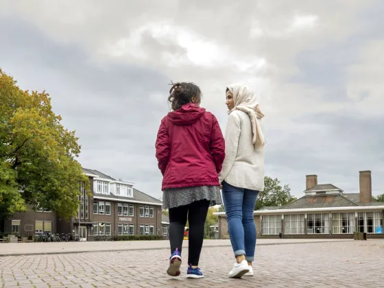 Twee vrouwen azc Weert