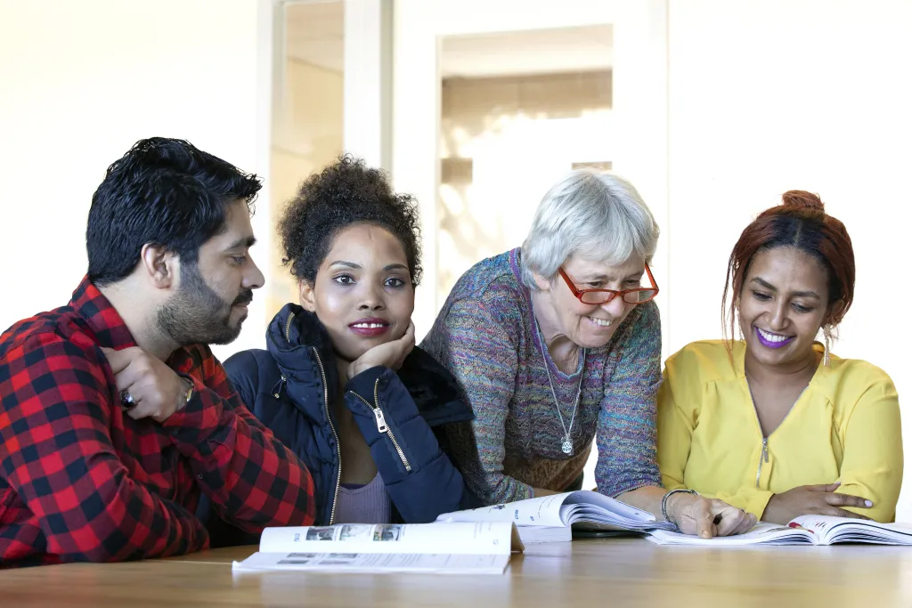 Een maatschappelijk begeleider in gesprek over de inburgering