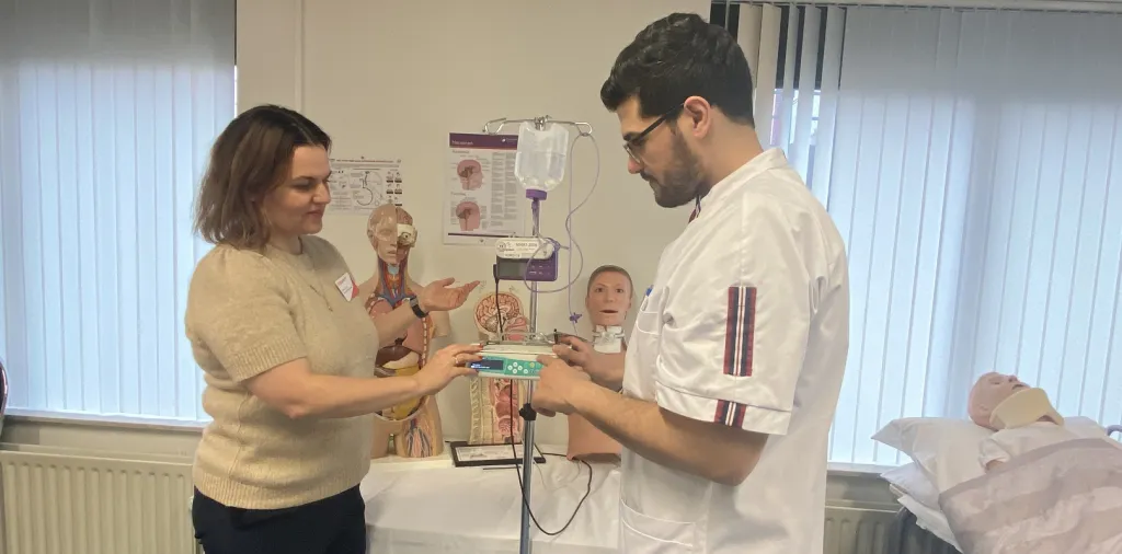 Ahmad en Alina in de zorg