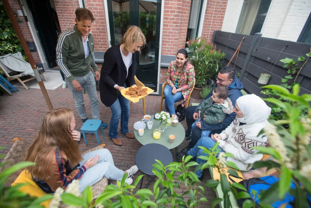 In Voorburg deelt Florien de appeltaart uit