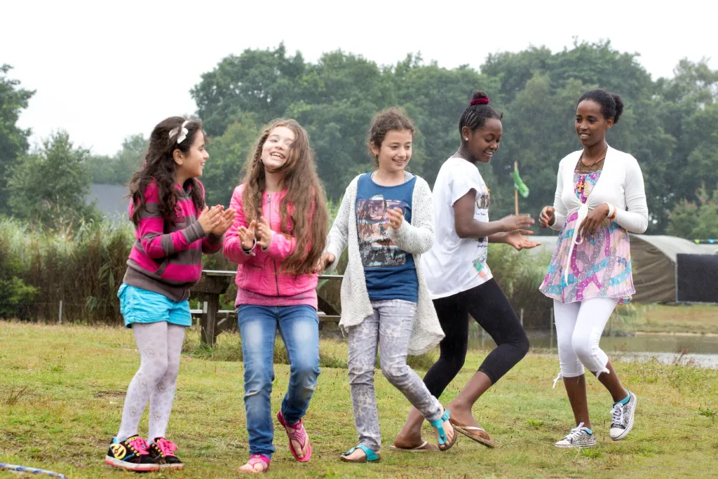 Kinderen spelen buiten 