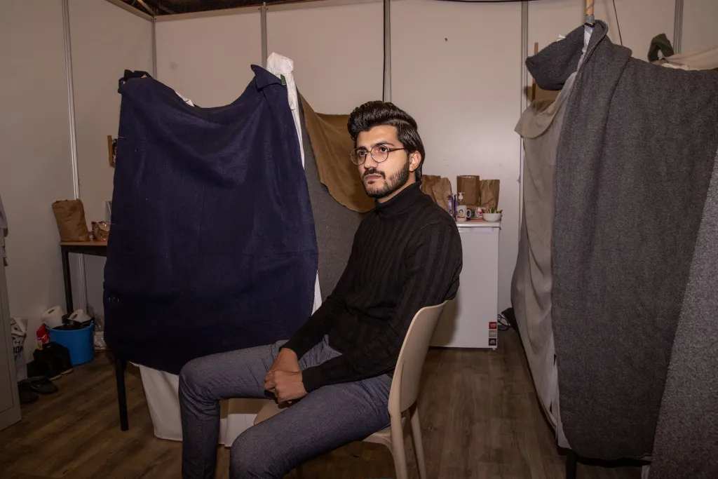 Mudar heeft doeken opgehangen om een beetje privacy te hebben