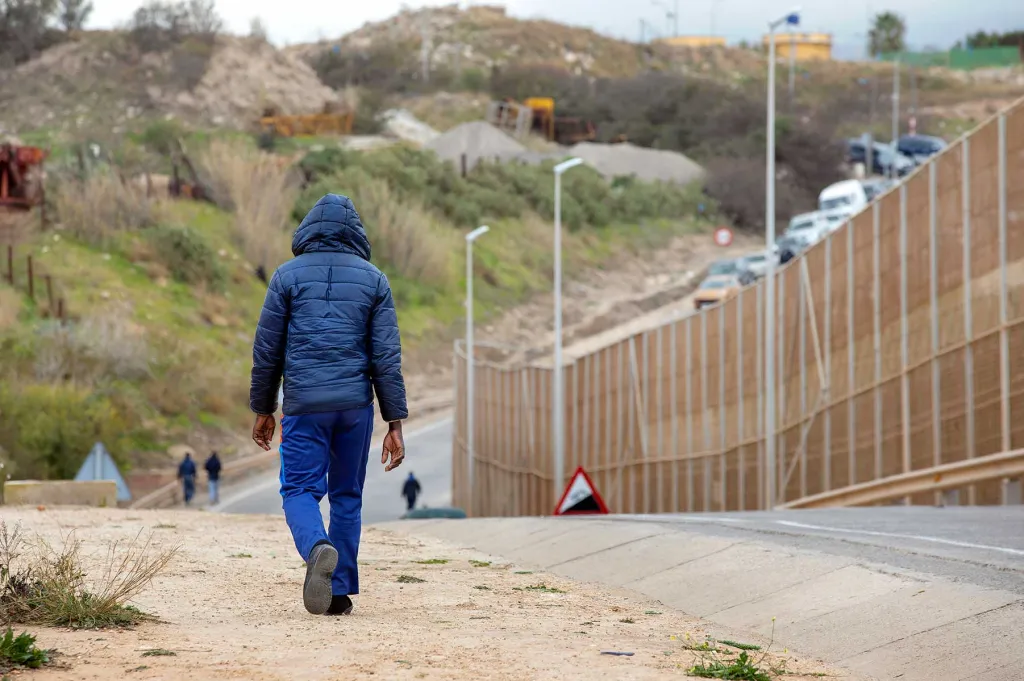 De Spaanse enclave Melilla is omgeven door grenshekken.
