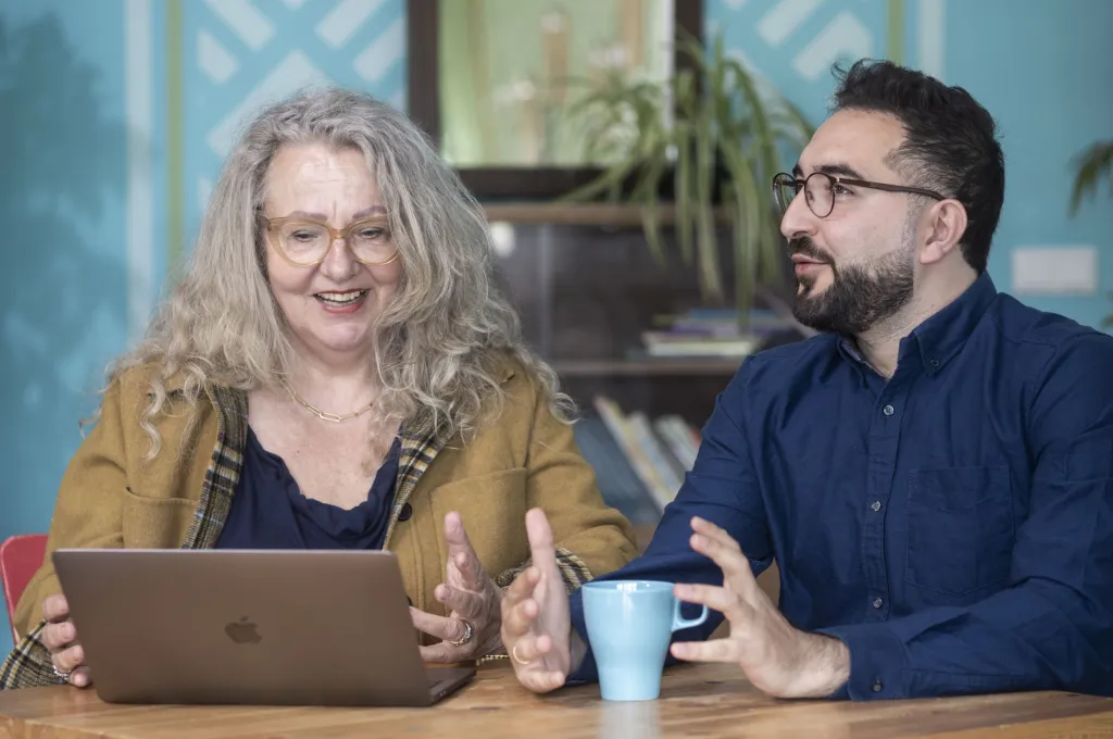 Vrijwilliger met cliënt