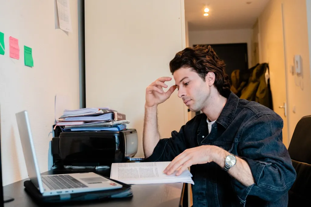 Vluchteling in zijn huis