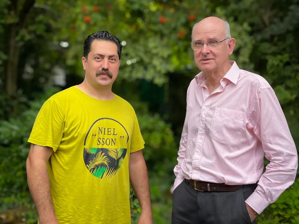 De Iraanse Ehsan en arbeidscoach Wim Hupperetz.