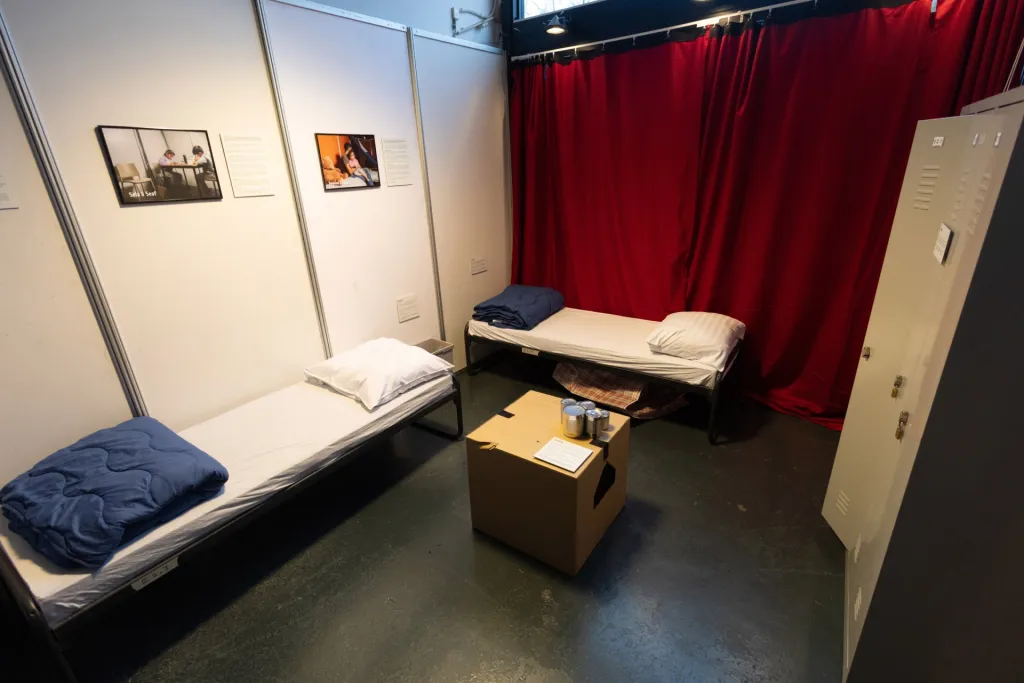 Hotel AZC van de binnenkant