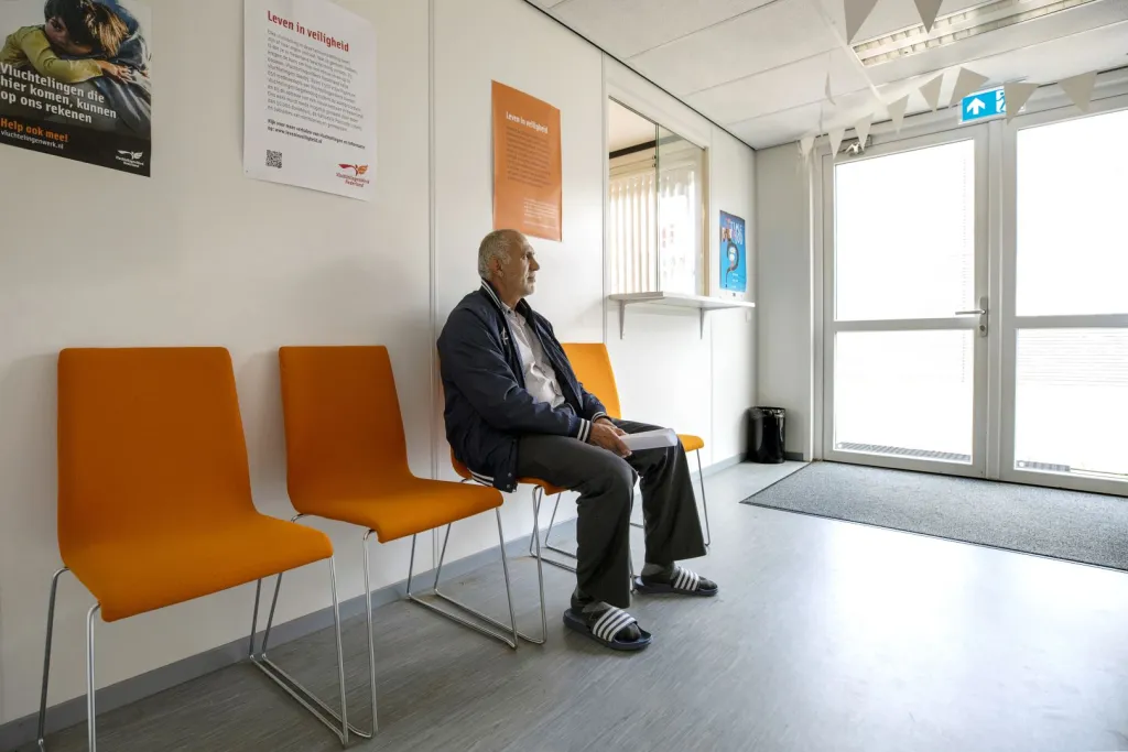 Man wacht in het aanmeldcentrum Budel