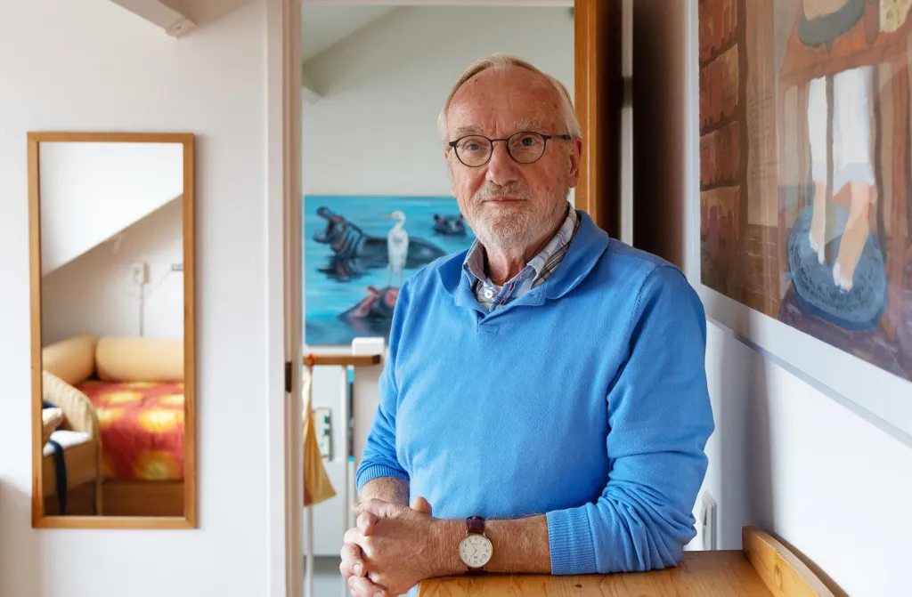 Koos in zijn huis