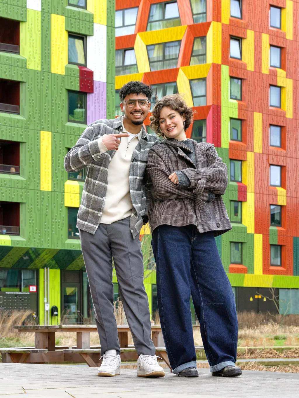 moha en lotta lachend poserend voor de camera.