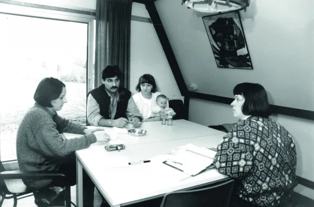 Een bosnisch gezin in een AZC | geschiedenis vluchtelingenwerk